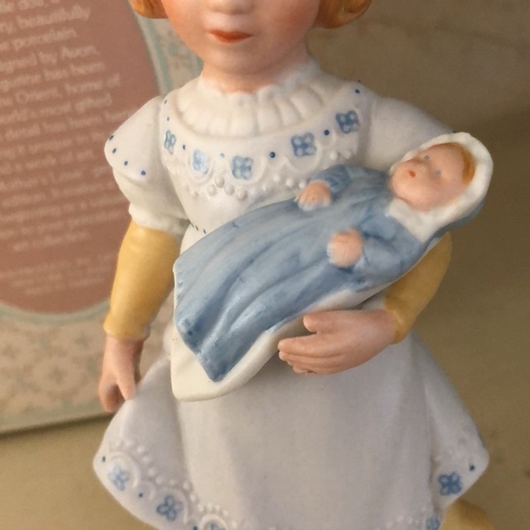 Avon Vintage 1981 Porcelain Figurine A Mother's Love Limited Edition - Picture 9 of 16